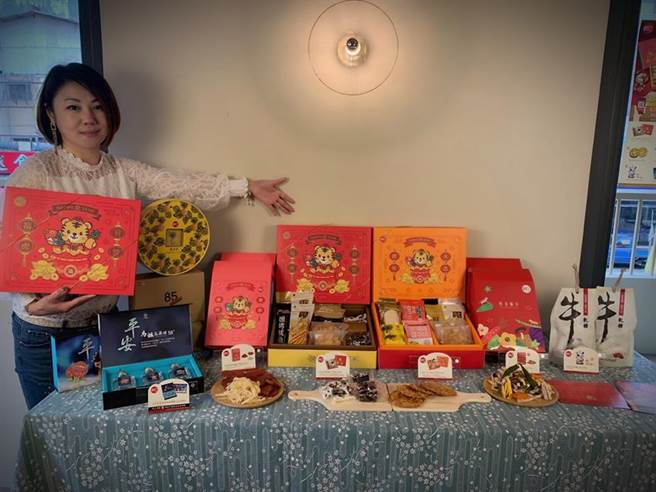 （85度C備妥八款精緻禮盒，搶攻春節送禮市場商機！圖／曾麗芳）