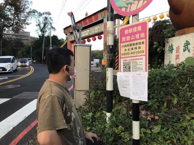 桃园市水务局张贴宣导防诈骗提醒文宣。(水务局提供／蔡依珍桃园传真)