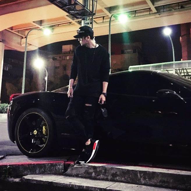 小豬先後購入兩輛Ferrari，可見其對「馬」的熱愛。（圖／翻攝自羅志祥IG）