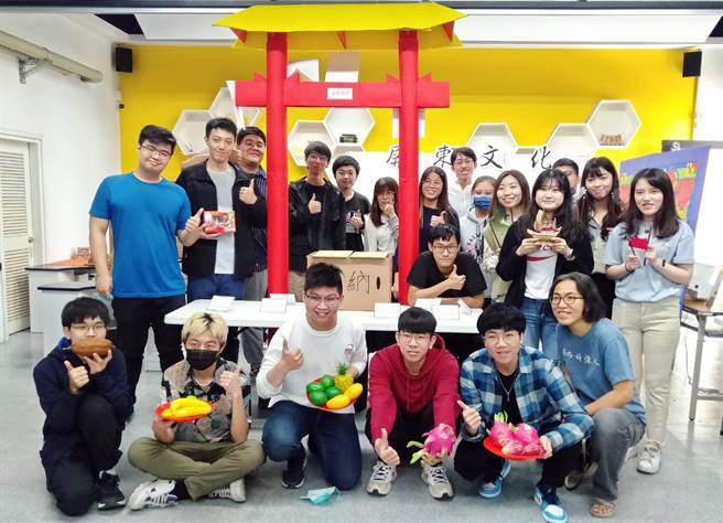 屏东大学科学传播系学生透过策展方式，呈现屏东文化之美。（林和生摄）