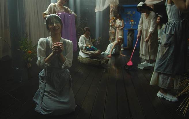 陈霓推出新歌〈2LIPS ＆ BUTTERFLY〉MV。（陈霓提供）