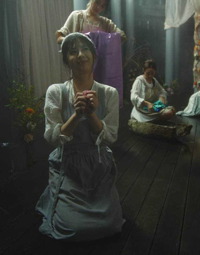 陈霓推出新歌〈2LIPS ＆ BUTTERFLY〉MV。（陈霓提供）