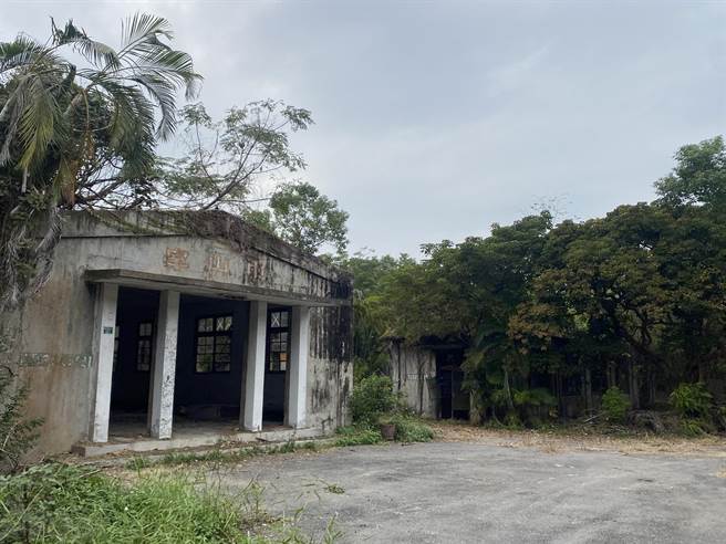 位于嘉义县大林镇的废弃胜利女神飞弹营区已荒废许多，但内部建筑构造都还在，地方盼能活化再生。（张亦惠摄）