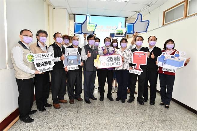 彰化縣政府今年公告地價調漲1.35％，地政處宣導即日起至2月7日止受理申報地價，並創新提供「臨櫃」、「郵寄」、「傳真」及「網路」等多元申報管道。（吳敏菁攝）