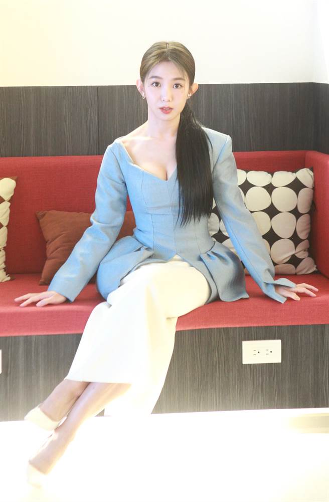 郭書瑤哀怨表示最近身邊都沒有桃花。（張鎧乙攝）