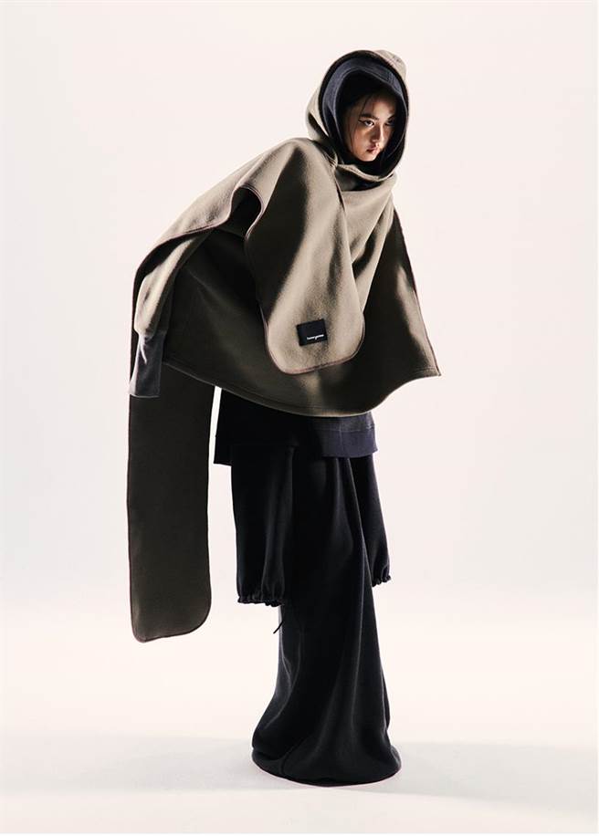 Tomorgenne顾问为Seivson品牌主理人申子芹，故于服装中融入其「多层次迭穿」、「休閒、正装两穿」的特色。（Tomorgenne提供）