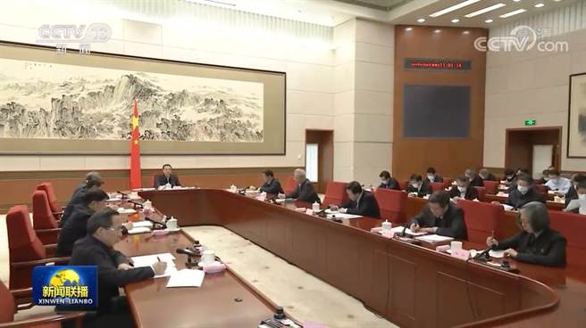 中共中央政治局常委、国务院总理李克强5日主持召开减税降费座谈会。（大陆央视新闻联播）