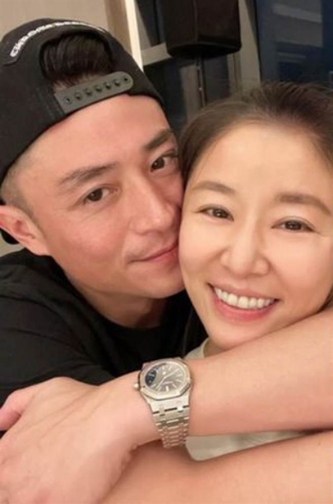 霍建华答应演出《华灯初上》消息曝光时，就让剧迷们超期待。(图/ 摘自林心如IG)