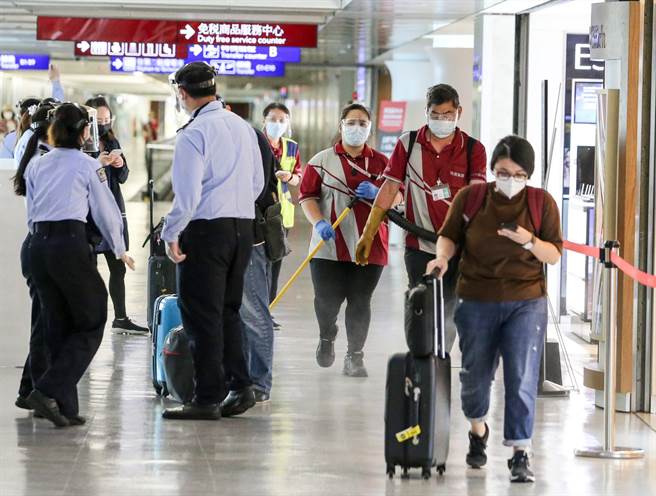 確診機場清潔員同住家人遭匡列，觀音某國小及安親班急停課。非新聞當事人。（資料照／陳麒全攝）