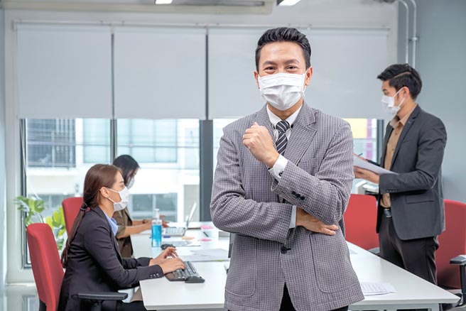 全球人壽與兆豐銀行強強聯手推出「全球人壽豐利711利率變動型美元終身壽險（定額給付型）」，協助國人提早預約樂退生活。圖／全球人壽提供