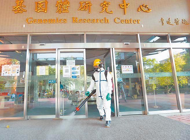 中研院實驗室人員去年12月初疑似在實驗室感染新冠肺炎，北市勞動檢查處派員調查發現，個案曾僅穿一般防護裝備執行實驗，違反《職業安全衛生設施規則》規定裁罰6萬。（本報資料照片）