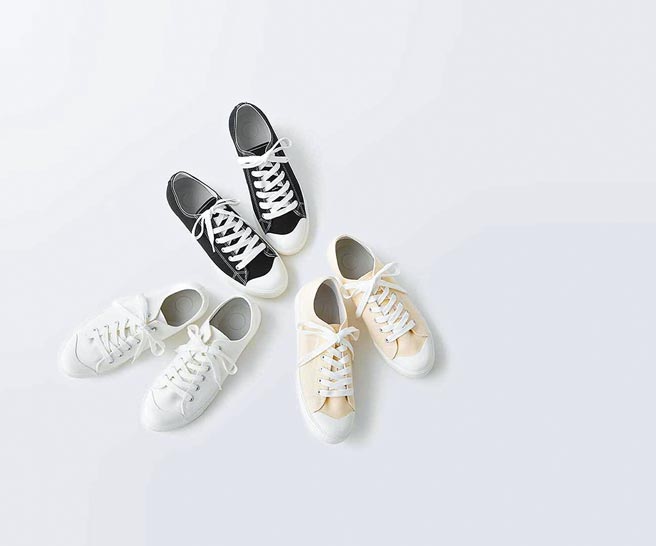 無印良品年度銷售冠軍，撥水加工有機棉舒適休閒鞋，699元。（無印良品提供）