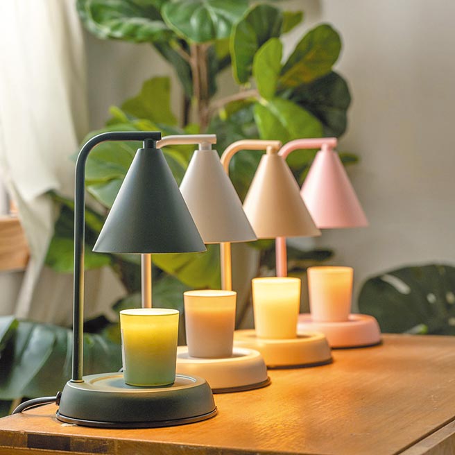 Pinkoi年度熱賣第二名香氛蠟燭精油，Vana Candles香氛蠟燭融蠟燈，1990元。（Pinkoi提供）