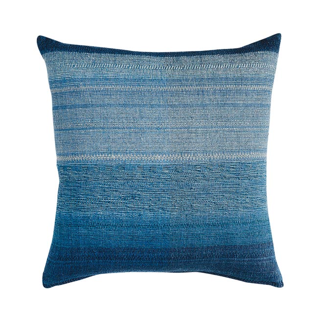 Crate & Barrel Veleri抱枕套，2580元。（Crate & Barrel提供）
