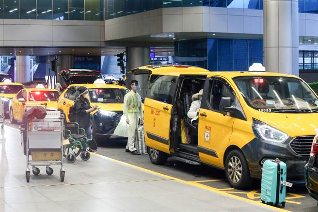 台大公衛教授陳秀熙表示，此次確診的人打了兩劑疫苗都遭突破性感染，呼籲這一群及同住家人都追加打第三劑，才不會讓疫情擴大到家戶，甚至是社區感染。（圖／示意圖，劑者陳麒全攝影）