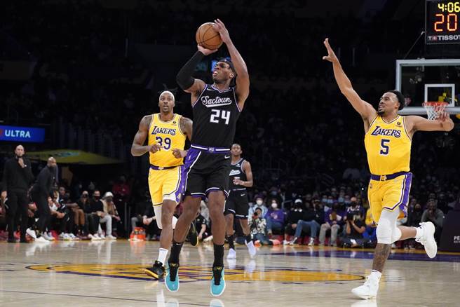 希爾德(中)去年夏天差點就被國王交易到湖人。(美聯社資料照)