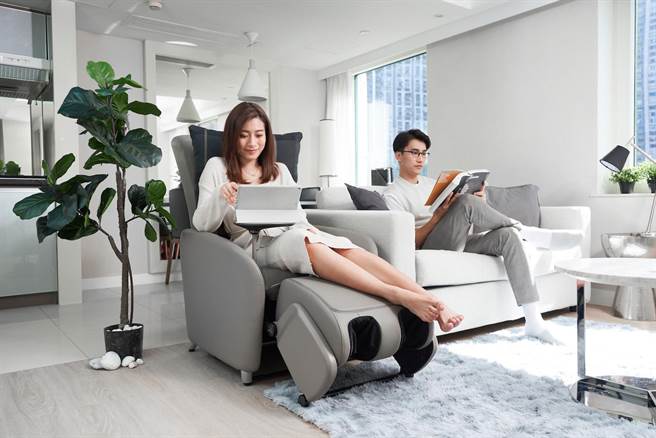 OSIM推出全新概念的「2人＋1座」沙发小天后。(业者提供)