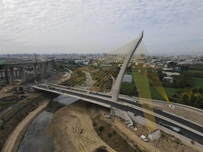 豐原連絡道斜張橋背拉側。（高速公路局提供／王文吉台中傳真）