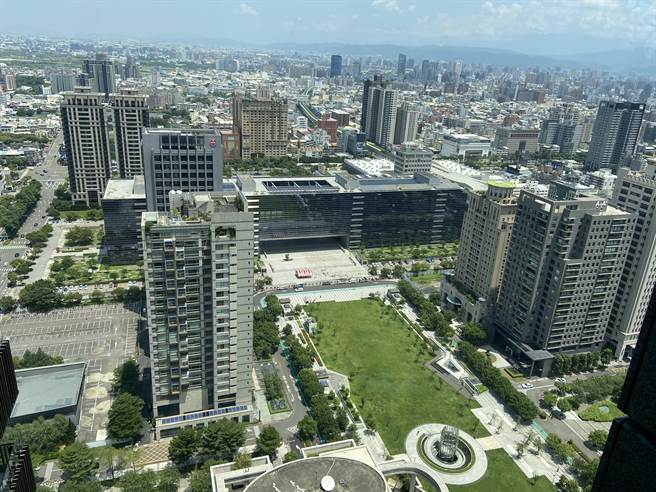 台中市新古屋平均单价约27.8万元，与预售屋33.3万元比较，价差将近2成，西屯价差最大。（卢金足摄）