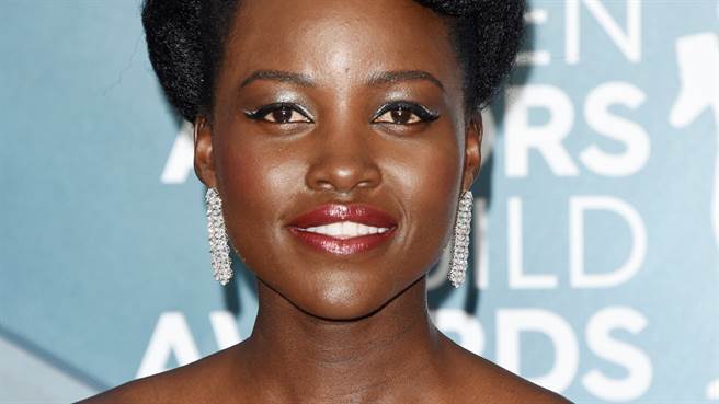 露琵塔尼咏欧（Lupita Nyong'o）昨日也宣布确诊新冠肺炎。（图／达志影像）