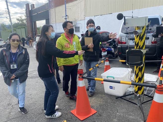 台中公老坪飆車族橫行，台中市議員謝志忠邀集相關單位會勘。（謝志忠服務處提供／王文吉台中傳真）