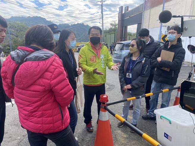 台中市議員謝志忠要求關單位盡速設法改善公老坪飆車問題。（謝志忠服務處提供／王文吉台中傳真）