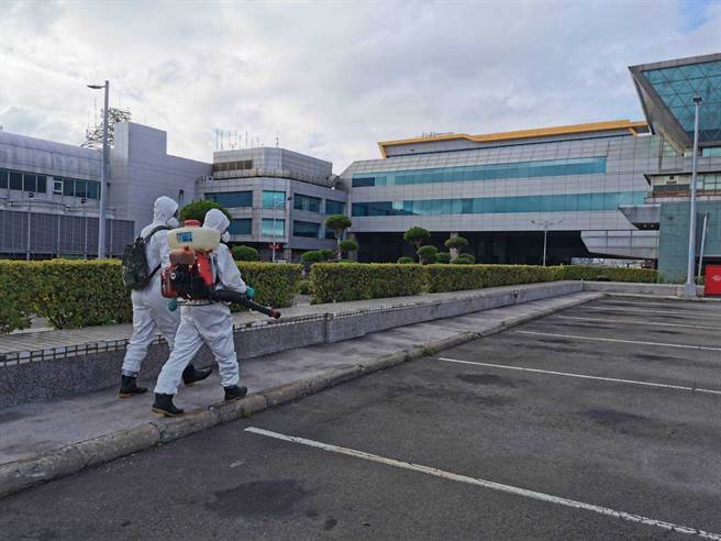 病毒量最高清洁员工作地点不固定，陈时中表示，桃机恐已爆几波传染。（图／记者陈麒全摄影）