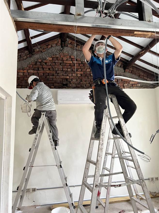 善种子义工团化腐朽为神奇，利用半个月修缮老旧閒置平价住宅，原本破旧不堪的老宅经过改造变得美仑美奂。（台中市政府提供）