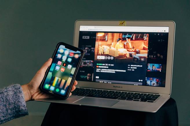 透过OTT 串流平台，收看影视作品可不受时间与空间的限制。（摄影／蔡耀徵）