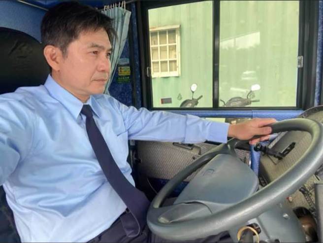 曾当过小黄司机的洪都拉斯，演起运将当然有模有样。（图／翻摄自洪都拉斯脸书）