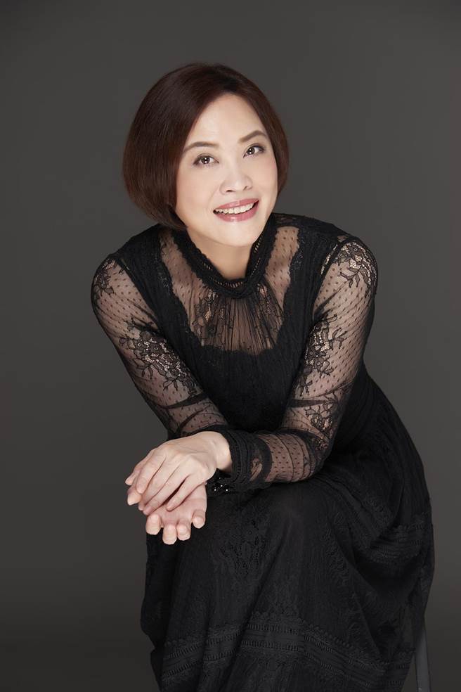 女高音林玲慧开年音乐会，将于指挥家廖国敏、国立台湾交响乐团同台演唱，理查．史特劳斯多首艺术歌曲及雷哈尔轻歌剧《风流寡妇》咏嘆调等作品，明晚台北中山堂登场。（国立台湾交响乐团提供）