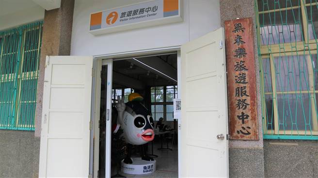 近日无米乐旅游服务中心门口，出现一只「庞然大物」，连在地人都不知道，引起热议。（张毓翎摄）