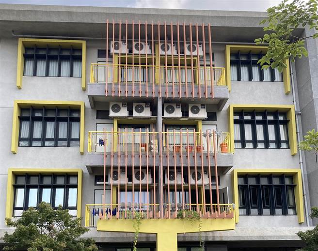 班班有冷气即将大功告成了，阳明国中管线美化，增添视觉美感。（彰化县政府教育处提供／吴敏菁彰化传真）