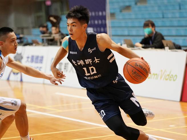 高雄師大林子洧在與中原大學一戰攻下28分、10籃板。（大專體總提供）