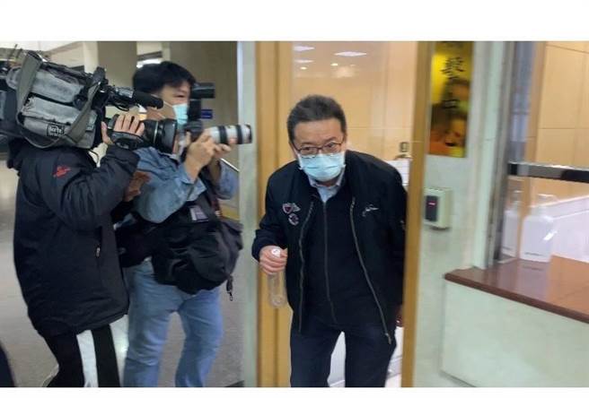 现任国宾影城董事长张中周以10万交保。林伟信摄