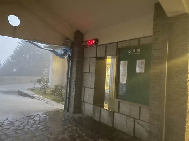 氣象局表示，今晚到明天3500公尺以上高尚有機會降雪，下周一晚上到下周二3000公尺以上高山，同樣也有機會。(松雪樓提供／吳建輝南投傳真)