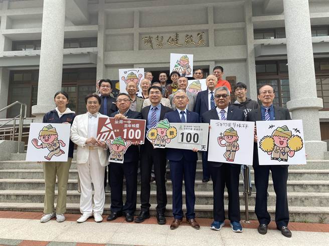 台南一中慶祝百年校慶，今天舉辦百日倒數啟動暨回憶篇影片發表會。（曹婷婷攝）