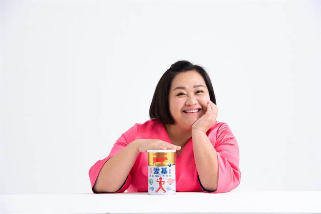 「全民婆婆」锺欣凌接代言藏洋葱。（红牛奶粉提供）