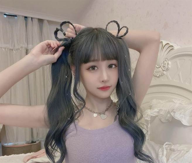 24岁超人气实况主「ET」王依渟。(图/ 摘自王依渟IG)