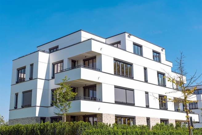 1名网友见透天厝整排怪异巨石，不知其功用。（示意图／达志影像）