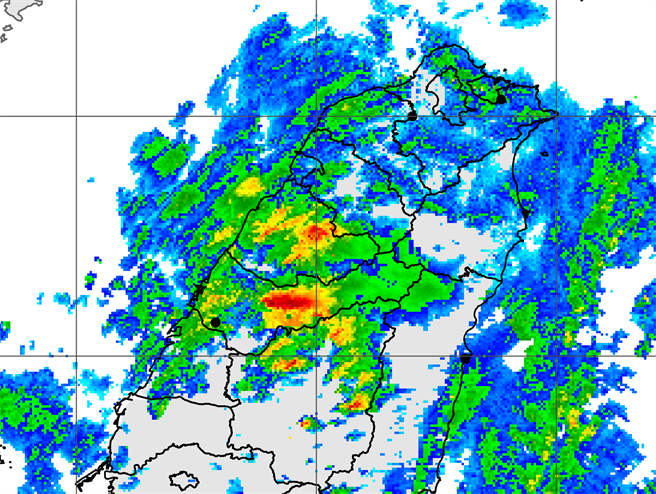 隆冬之际，台中6日下午出现罕见剧烈雷雨，同时也观测到密集的闪电讯号。(图/气象局)