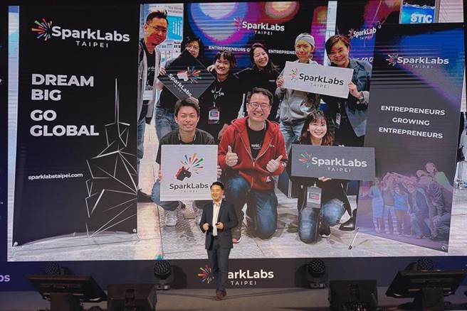 SparkLabs Taipei管理合夥人邱彥錡在DemoDay 6上宣布，2022擴大團隊。圖／業者提供