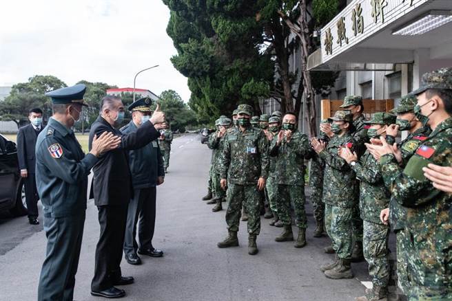 军友社理事长李栋梁今慰问陆军特指部。军闻社提供