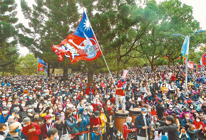 来自各地韩粉揪团去看许久未见的韩国瑜，替他加油打气。（本报资料照片）