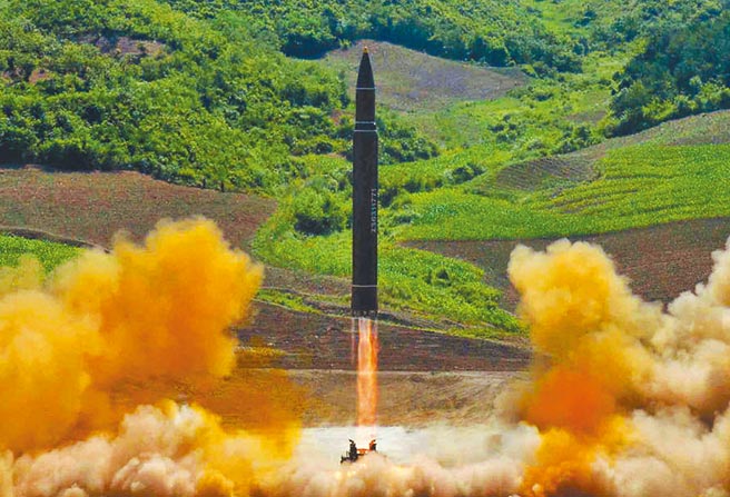 北韩昨日上午疑似向东部日本海海域，发射一枚弹道飞弹。这是今年北韩首次试射飞弹，距离上一次试射已相隔78天。（朝中社）
