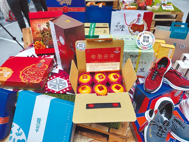 「雲林良品」品項涵蓋優選農產、安心農產加工品、雲林文創商品、悠遊良品。（周麗蘭攝）