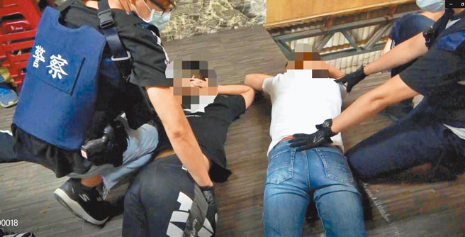 高雄市政府警察局检讨2021年治安维护情形，统计发现枪击案和暴力犯罪都减少。（翻摄照片／洪靖宜高雄传真）