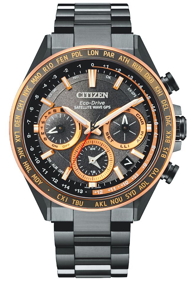 王建民在广告中佩戴的CC4016-67E光动能GPS卫星对时腕表，7万4800元。（CITIZEN提供）