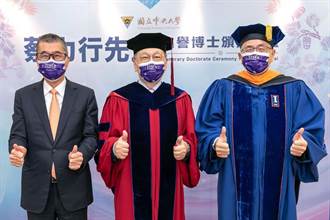 蔡力行獲頒中央大學名譽博士 表彰其對台灣科技產業貢獻