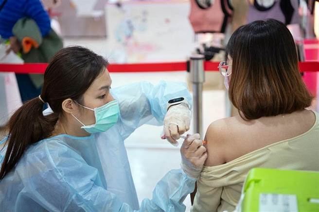 疫情再爆，台灣需要戴N95口罩嗎？醫師普遍不贊成，呼籲民眾把口罩戴好戴滿比較重要。（資料照）